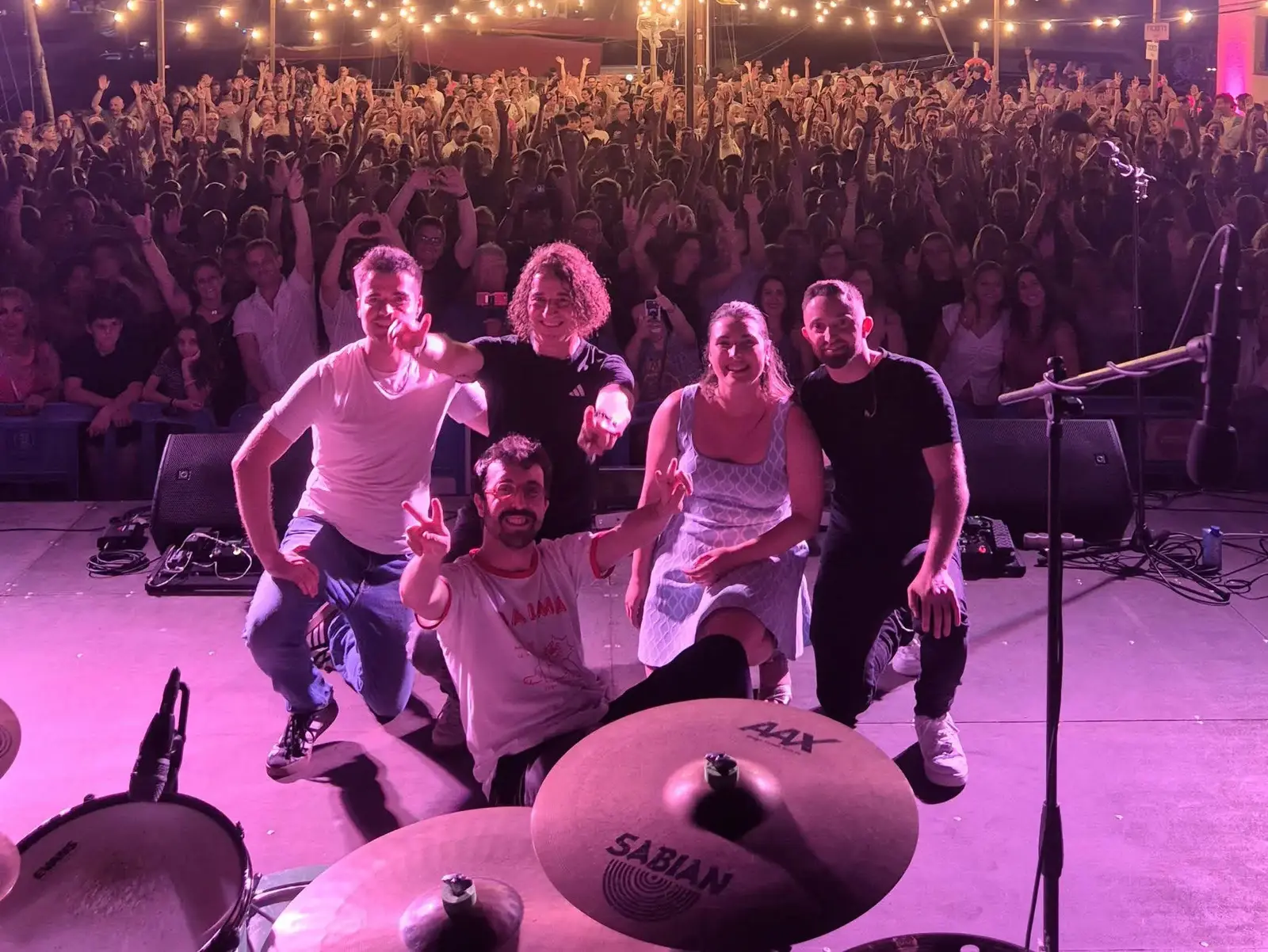 Son de Rosas con el público después de un concierto